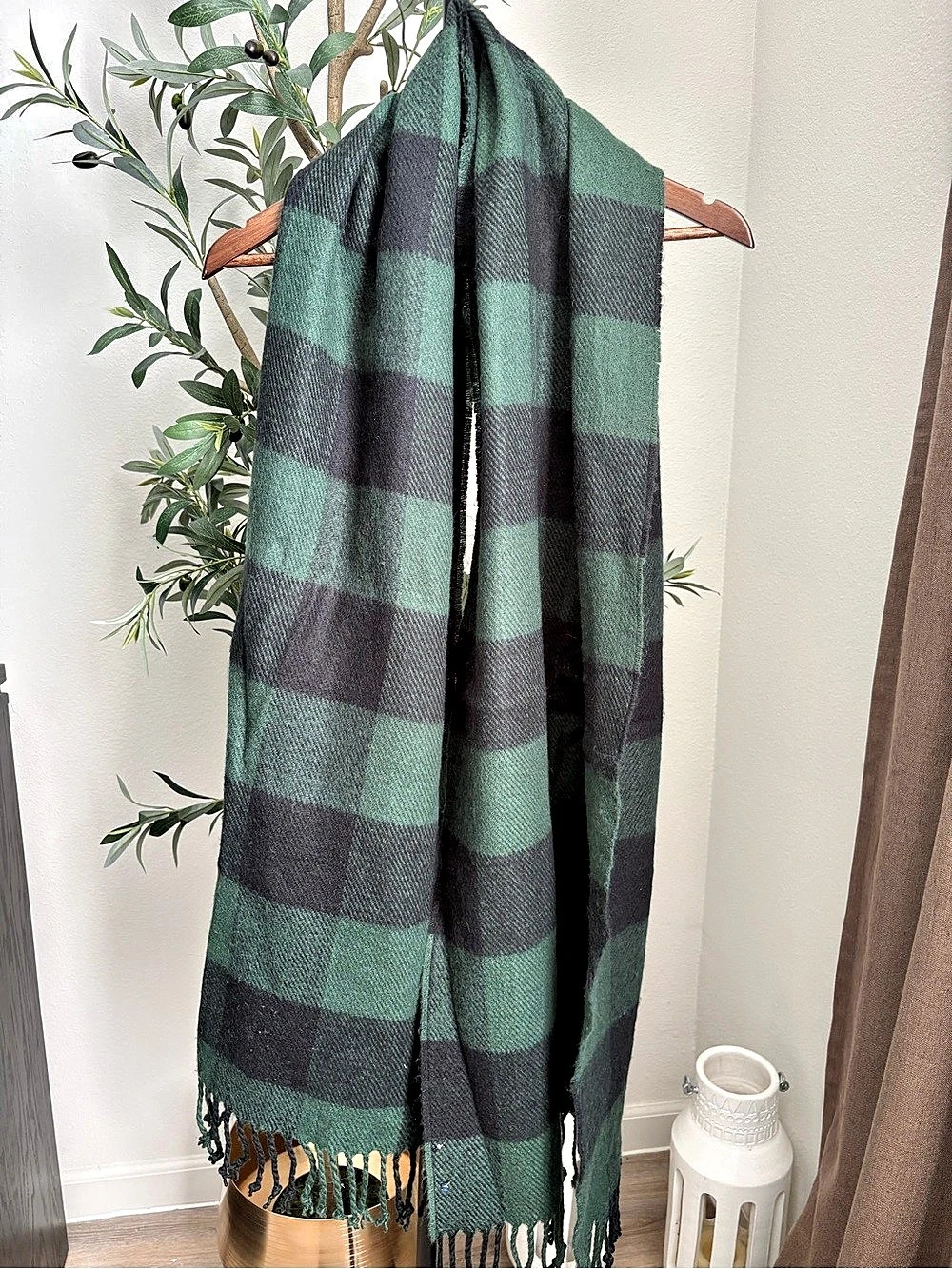 Green & Black Plaid Scarf Like New